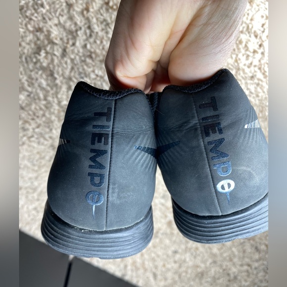 nike tiempo indoor soccer shoes Size 8.5 Black - Picture 7 of 10